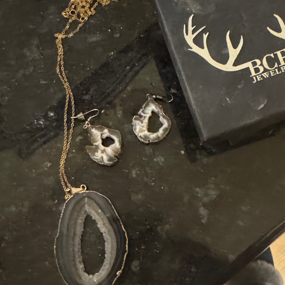 Geode Necklace and Earring Set - Black and Gold